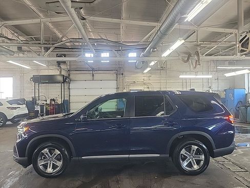 Used 2024 Honda Pilot EX-L image 2