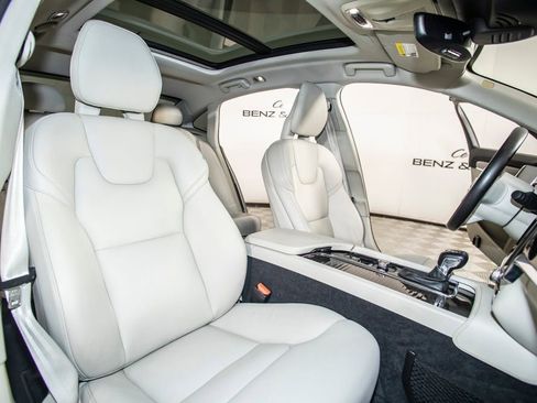 Used 2018 Volvo S90 T5 Momentum w/ Convenience Package image 18