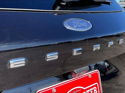 Used 2021 Ford Escape SE w/ Cold Weather Package image 25