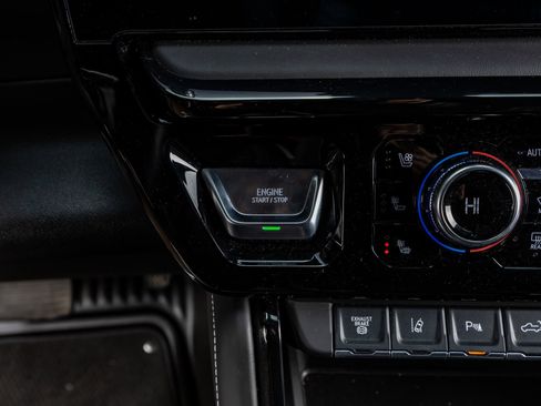 Used 2025 GMC Sierra 2500 AT4X image 23