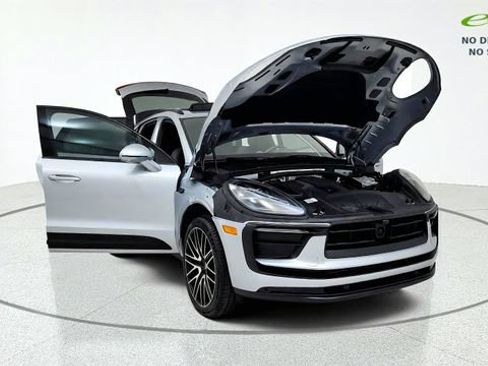 Used 2024 Porsche Macan AWD/4WD image 12