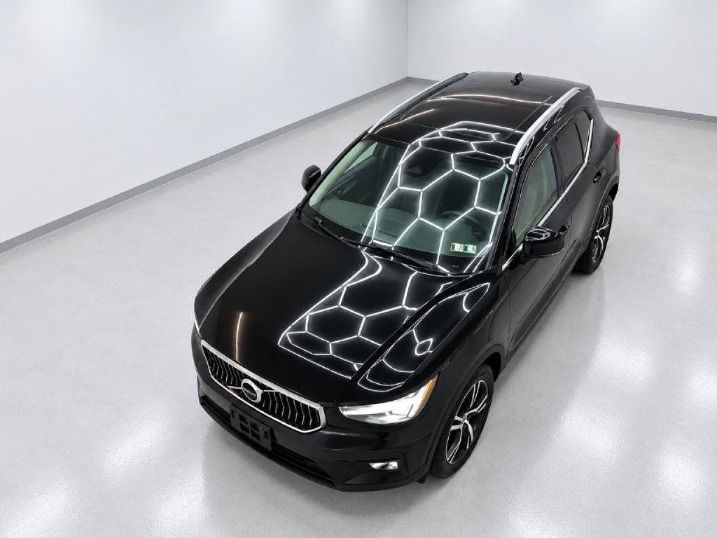Used 2023 Volvo XC40 B5 Plus AWD/4WD image 35