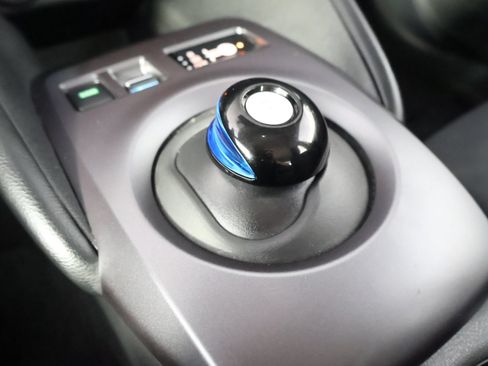 Used 2025 Nissan Leaf S FWD image 34