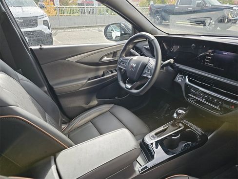 Used 2025 Buick Envista Avenir image 10