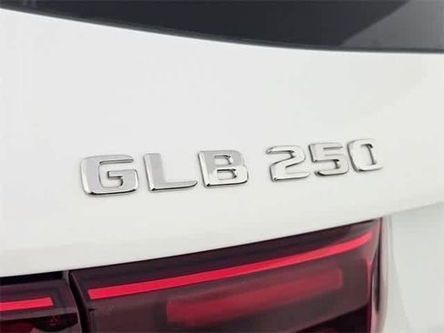 Certified 2025 Mercedes-Benz GLB 250 4MATIC image 48