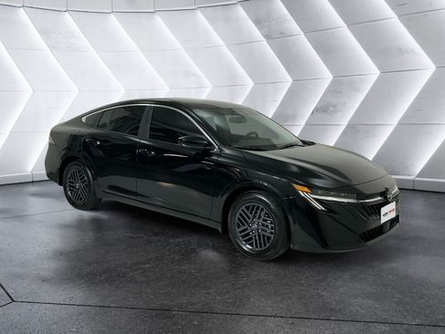 Used 2026 Nissan Sentra SV w/ SV Convenience Package FWD image 1