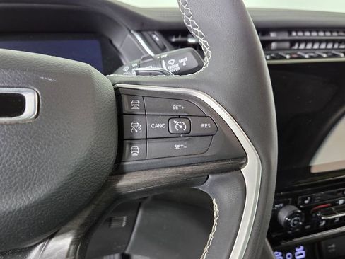 Used 2023 Jeep Grand Cherokee Limited image 18