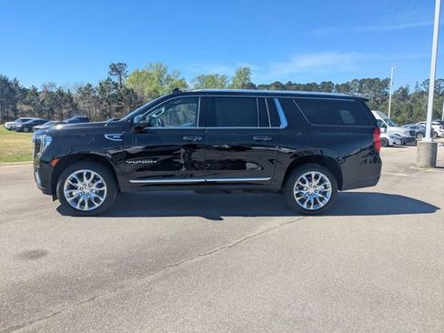Used 2022 GMC Yukon XL SLT w/ SLT Premium Package image 6