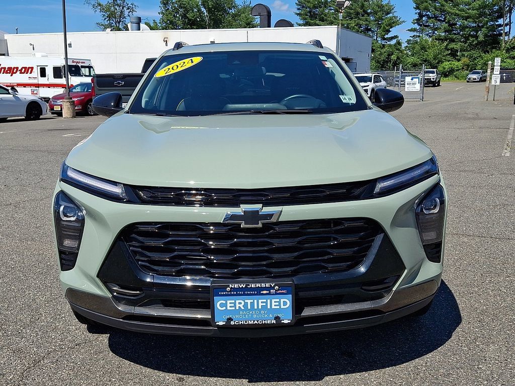 Certified 2024 Chevrolet Trax ACTIV w/ Sunroof Package FWD image 2