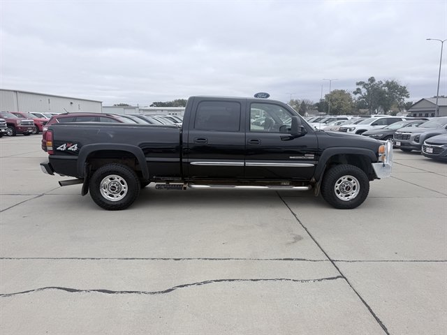 Used 2004 GMC Sierra 2500 SLT w/ Heavy-Duty Power Package AWD/4WD image 2