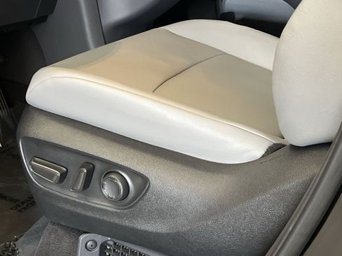 Used 2024 Toyota Sienna XLE w/ XLE Plus Package FWD image 13
