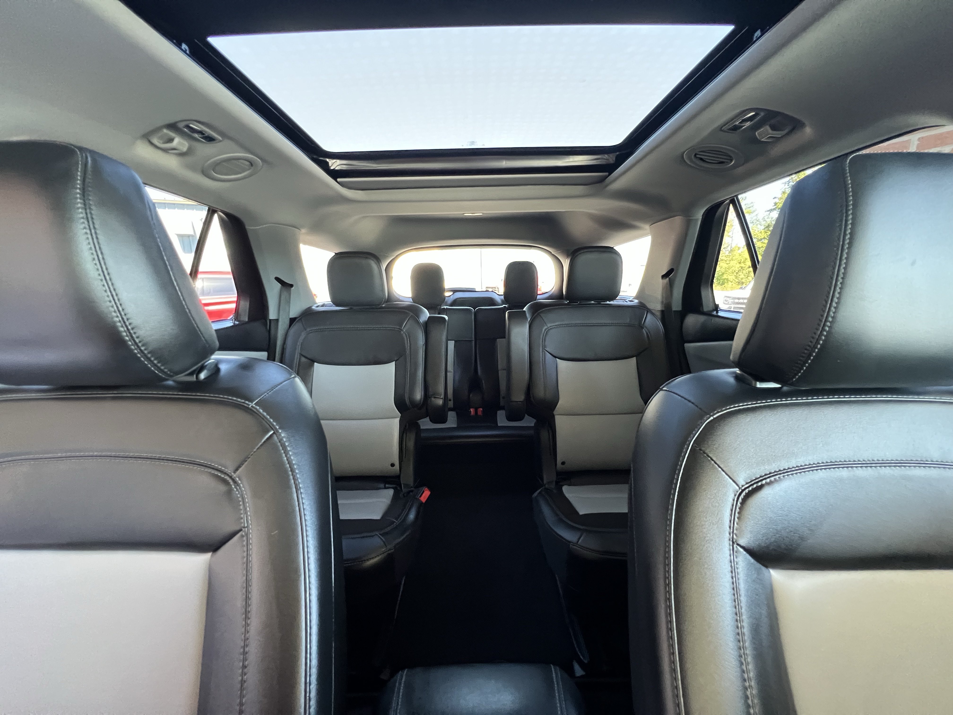 Used 2023 Ford Explorer XLT w/ Equipment Group 202A AWD/4WD image 13
