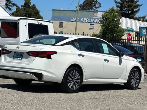 Used 2025 Nissan Altima 2.5 SV FWD image 4