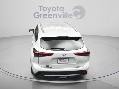 Used 2023 Toyota Highlander Limited image 11