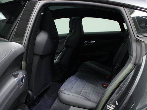 Used 2023 Audi e-tron GT Premium Plus image 13