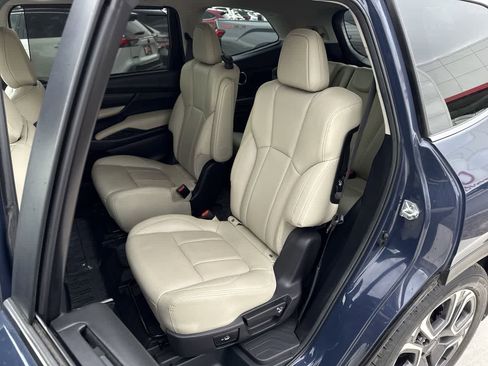 Used 2023 Subaru Ascent Limited w/ Technology Package AWD/4WD image 12