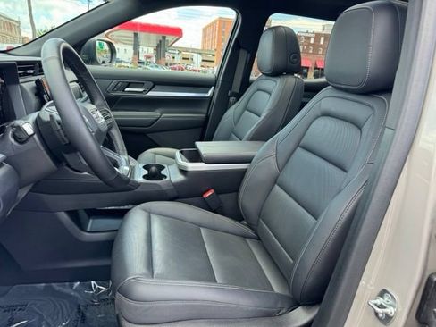 Used 2025 GMC Terrain Elevation w/ Elevation Premium Package AWD/4WD image 11