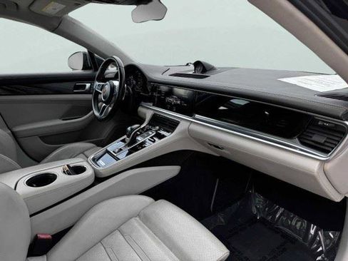 Used 2017 Porsche Panamera 4 AWD/4WD image 53