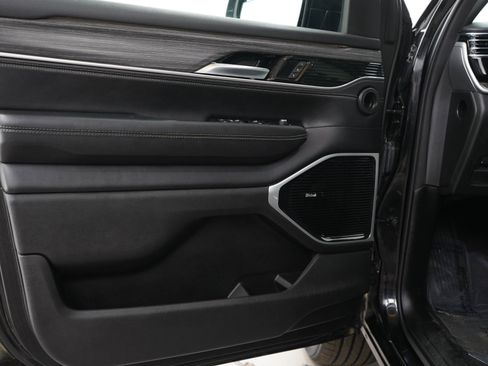 Used 2023 Jeep Wagoneer Series III w/ Premium Group I AWD/4WD image 20