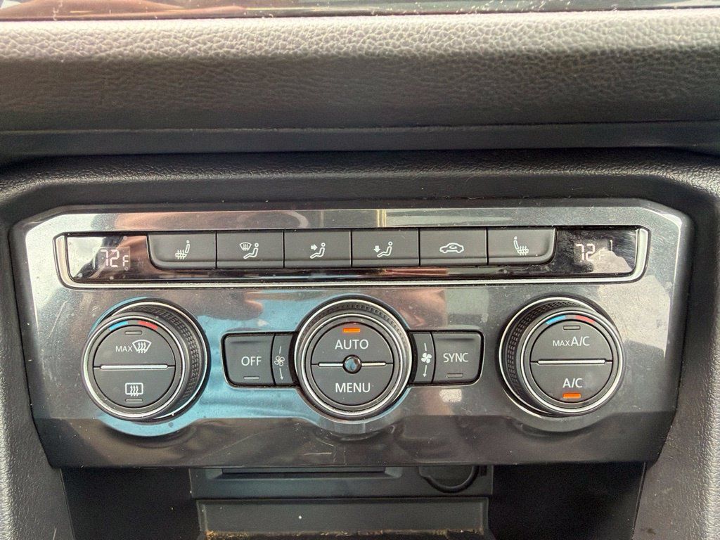 Used 2021 Volkswagen Tiguan SE w/ Panoramic Sunroof Package AWD/4WD image 18