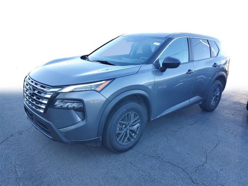 Used 2024 Nissan Rogue S image 3