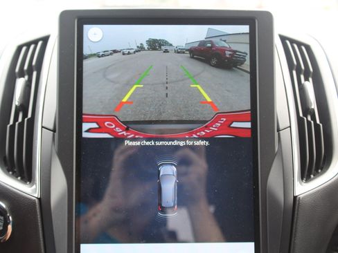 Used 2022 Ford Edge Titanium AWD/4WD image 13