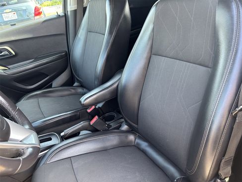 Used 2022 Chevrolet Trax LT w/ LT Convenience Package image 20