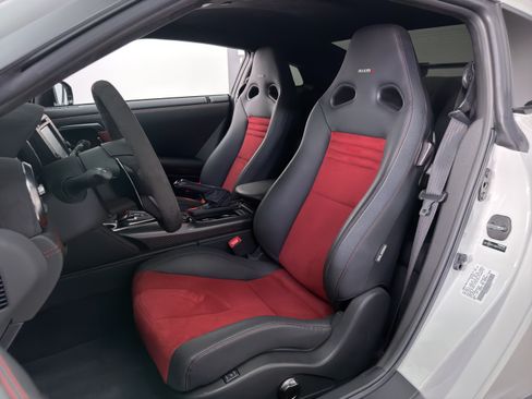 Used 2021 Nissan GT-R NISMO AWD/4WD image 3
