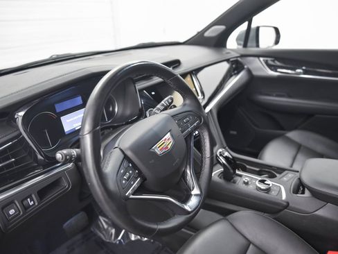 Certified 2025 Cadillac XT6 Premium Luxury image 17