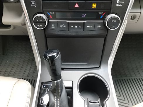 Certified 2017 Toyota Camry XLE FWD image 16