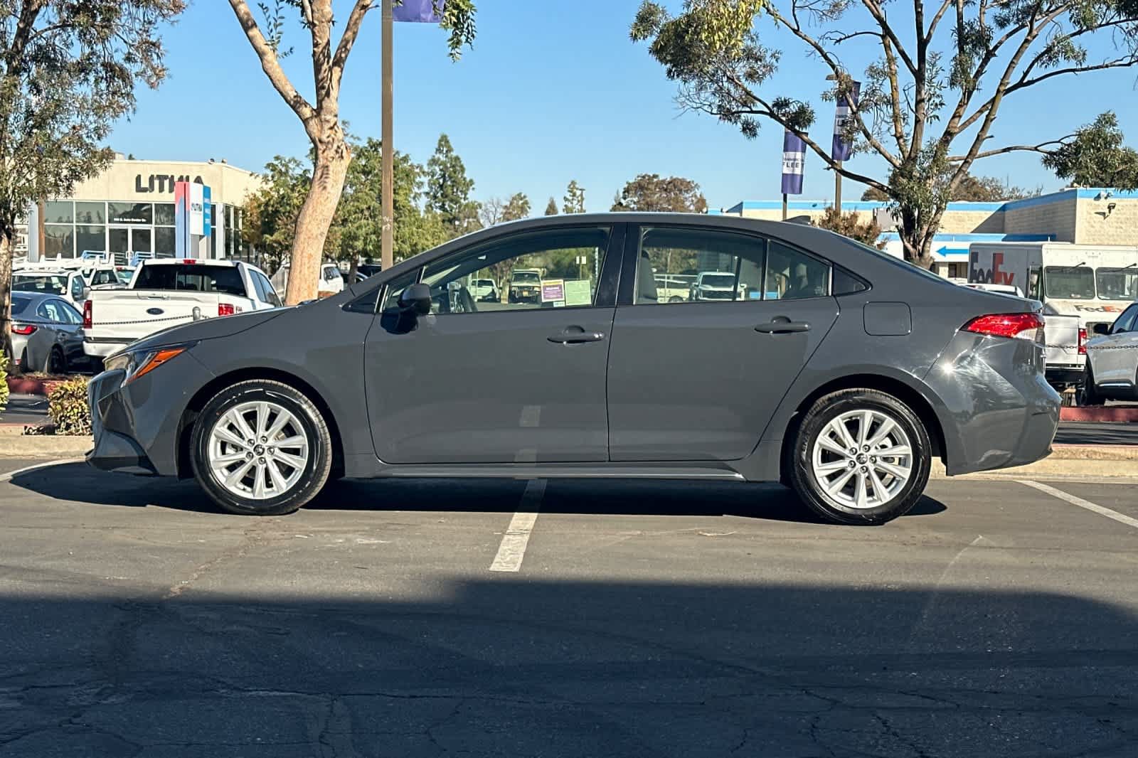 Used 2026 Toyota Corolla LE w/ LE Premium Package FWD image 6