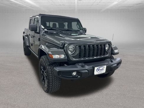 Used 2025 Jeep Gladiator Nighthawk image 3