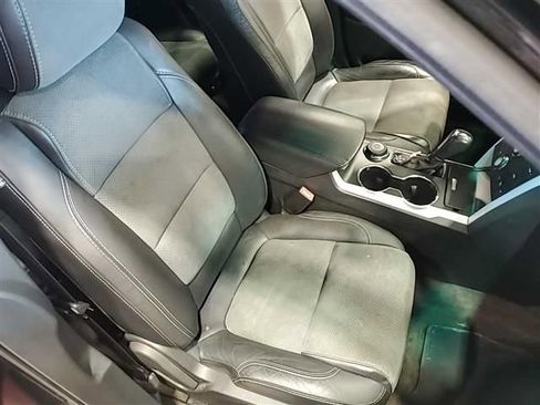 Used 2015 Ford Explorer XLT w/ Equipment Group 202A image 18