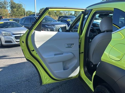 Used 2025 Hyundai Kona Limited image 28