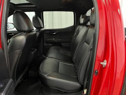 Certified 2018 Toyota Tacoma TRD Off-Road AWD/4WD image 11