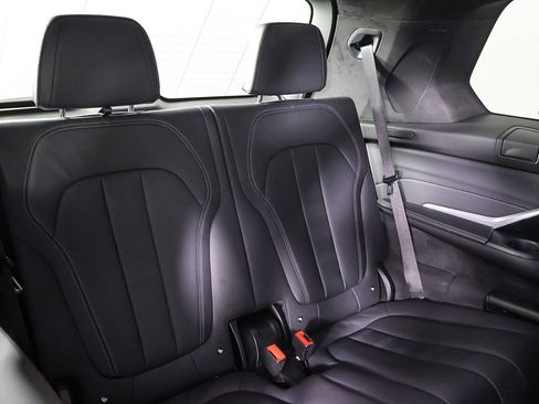 Used 2022 BMW X7 xDrive40i w/ M Sport Package image 38