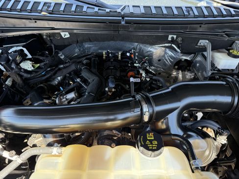 Used 2024 Ford Expedition Limited image 35