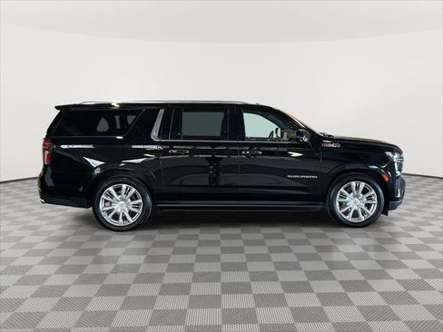 Used 2024 Chevrolet Suburban High Country image 4