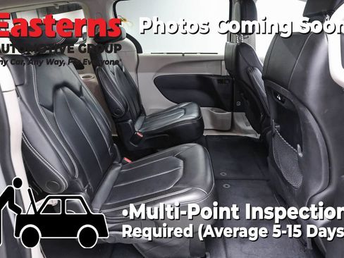Used 2023 Chrysler Pacifica Touring-L FWD image 24