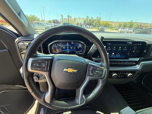Used 2022 Chevrolet Silverado 1500 LT AWD/4WD image 12