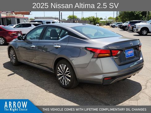Used 2025 Nissan Altima 2.5 SV FWD image 8