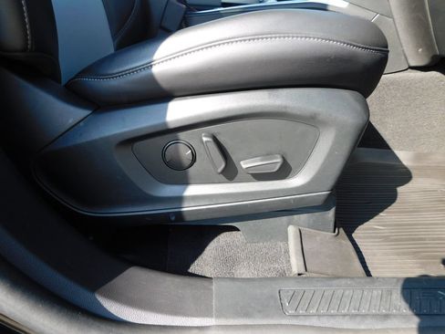Used 2023 Ford Explorer XLT w/ Equipment Group 202A AWD/4WD image 21