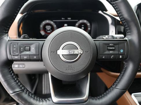 Used 2023 Nissan Pathfinder Platinum AWD/4WD image 15