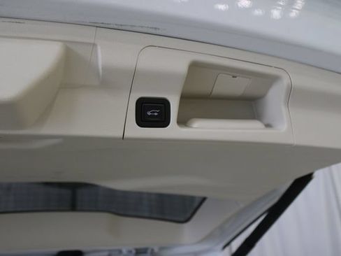 Used 2022 GMC Acadia Denali w/ Denali Technology Package FWD image 37
