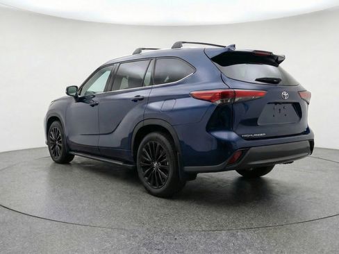 Used 2025 Toyota Highlander XSE image 6