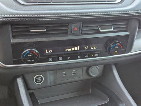 Used 2023 Nissan Rogue SV image 28