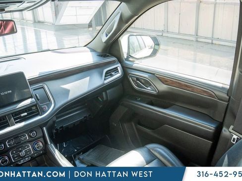 Used 2021 Chevrolet Suburban LT image 12
