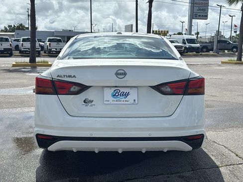 Used 2025 Nissan Altima 2.5 SV FWD image 4