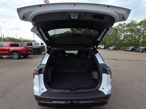 New 2026 Chevrolet Equinox RS w/ Safety and Technology Package FWD image 31