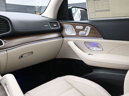 Used 2026 Mercedes-Benz GLS 450 4MATIC image 29